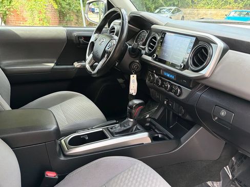 Used 2022 Toyota Tacoma SR5 AWD/4WD image 12