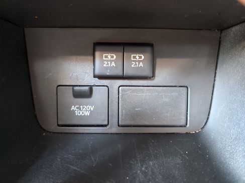 Used 2019 Toyota Highlander XLE AWD/4WD image 39