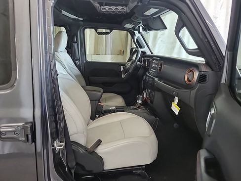 Used 2022 Jeep Gladiator Mojave w/ LED Lighting Group AWD/4WD image 12