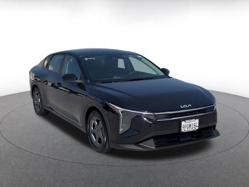 Used 2025 Kia K4 FWD image 3