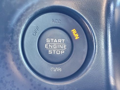 Used 2022 Jeep Gladiator Sport image 24