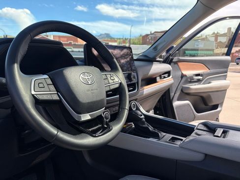 Used 2024 Toyota Grand Highlander Limited AWD/4WD image 10