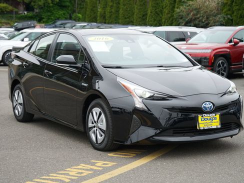 Used 2016 Toyota Prius Four w/ Advanced Technology Package FWD image 3