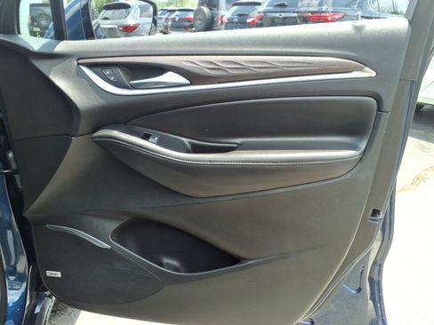 Used 2022 Buick Enclave Avenir w/ Avenir Technology Package AWD/4WD image 10