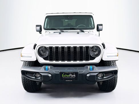 Used 2024 Jeep Wrangler Sport S image 2