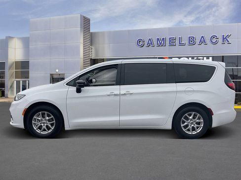 Used 2024 Chrysler Pacifica Touring-L FWD image 3