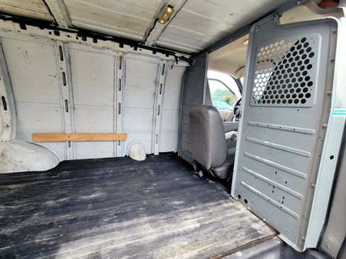 Used 2015 GMC Savana 2500 image 34