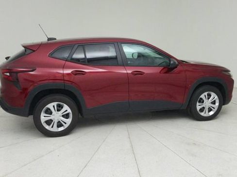 Used 2025 Chevrolet Trax LS FWD image 6