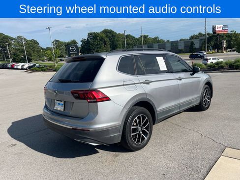 Used 2021 Volkswagen Tiguan SE w/ Panoramic Sunroof Package FWD image 5