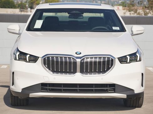 New 2026 BMW 530i w/ Premium Package image 2
