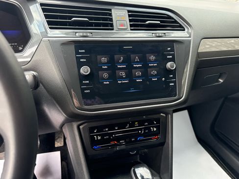 Used 2022 Volkswagen Tiguan SE image 18