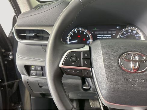 Used 2024 Toyota Highlander XLE image 19