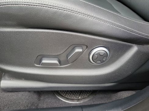 Used 2025 Genesis GV70 2.5T image 11