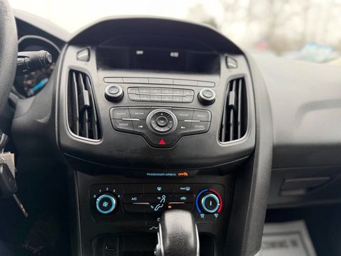 Used 2018 Ford Focus SE image 17