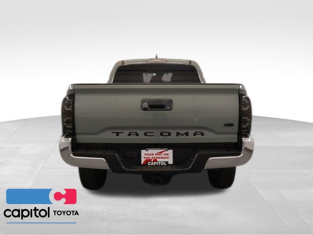 Certified 2022 Toyota Tacoma TRD Off-Road w/ Black Out Package (TMS) AWD/4WD image 4