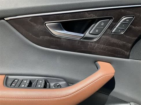 Used 2023 Audi Q8 Premium Plus w/ Premium Plus Package image 12