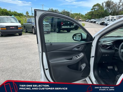 Used 2023 Buick Encore GX Select w/ Sport Touring Package AWD/4WD image 11