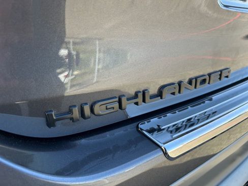 Used 2023 Toyota Highlander Platinum AWD/4WD image 37