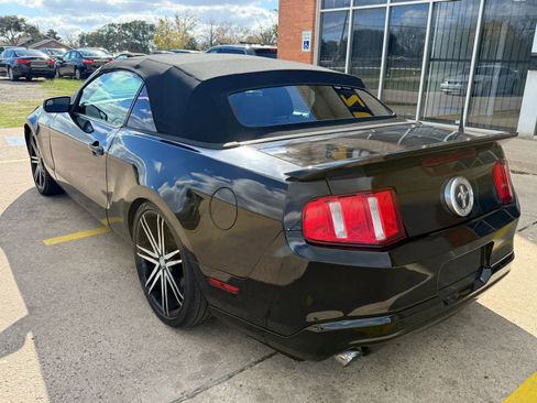 Used 2012 Ford Mustang Convertible image 8