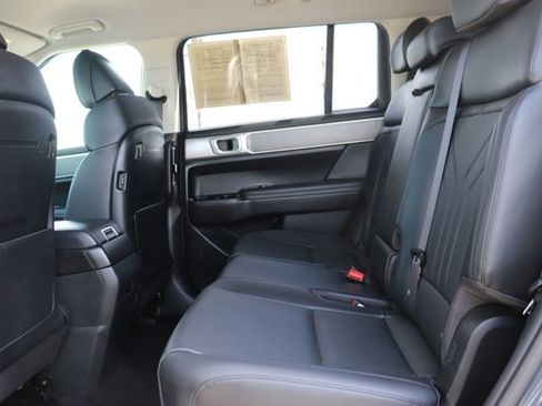 Used 2025 Hyundai Santa Fe SEL FWD image 12