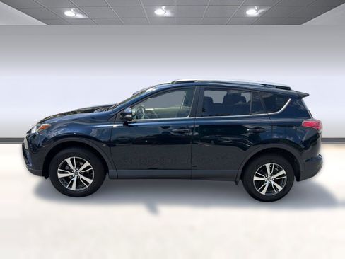 Used 2018 Toyota RAV4 XLE FWD image 2