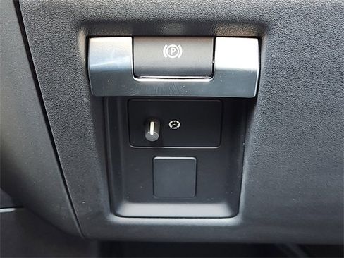 Used 2025 Land Rover Defender 130 X-Dynamic SE image 21