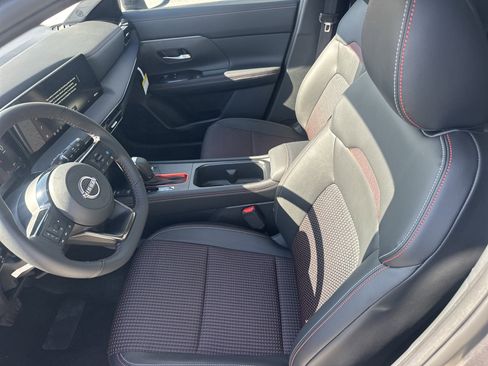 New 2026 Nissan Kicks SR image 16