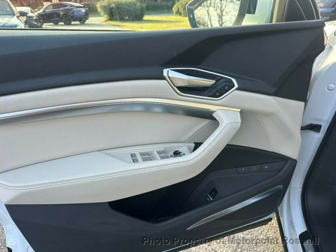 Used 2024 Audi Q8 e-tron Premium Plus image 14