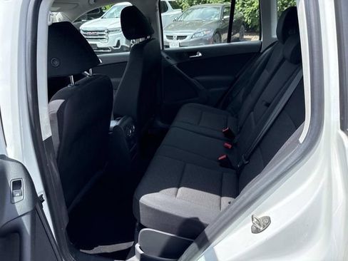 Used 2017 Volkswagen Tiguan Limited FWD image 16