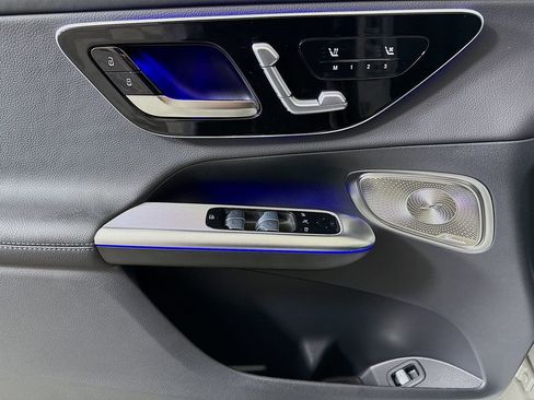 Used 2025 Mercedes-Benz GLC 300 4MATIC w/ AMG Line image 18