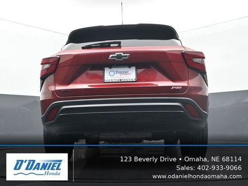 Used 2024 Chevrolet Trax RS w/ Sunroof Package FWD image 11