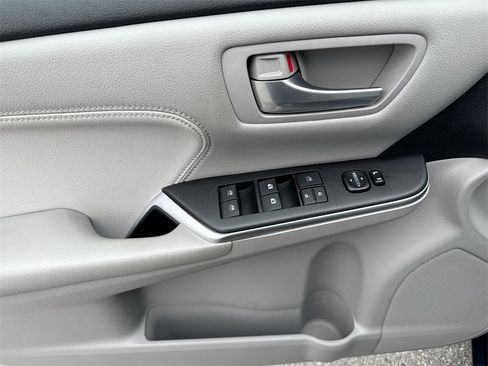 Used 2017 Toyota Camry XLE image 15