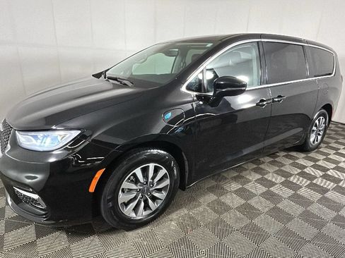 Used 2024 Chrysler Pacifica Limited FWD image 7