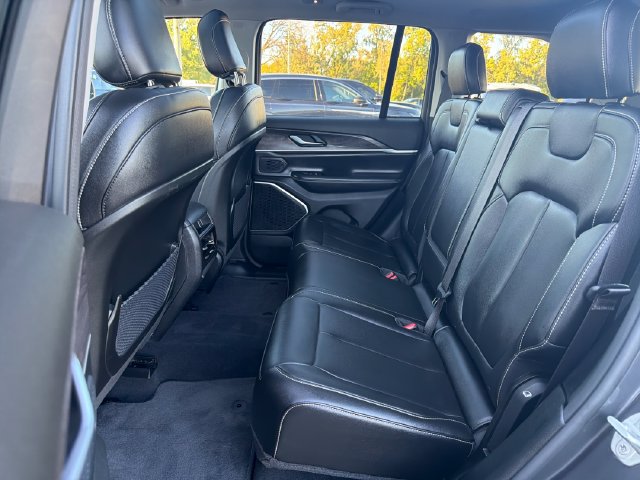 Used 2024 Jeep Grand Cherokee Limited AWD/4WD image 27