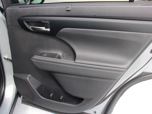 Certified 2025 Toyota Highlander XSE image 19
