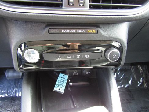 Used 2025 Ford Escape Platinum AWD/4WD image 37