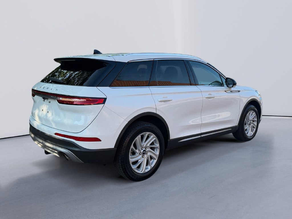 Used 2020 Lincoln Corsair FWD w/ Rear Removable Package Tray image 3