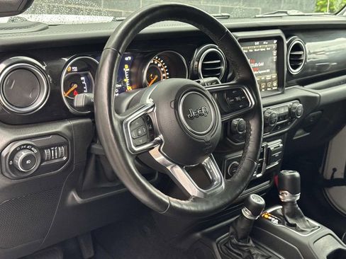 Used 2020 Jeep Wrangler Unlimited Sahara AWD/4WD image 18