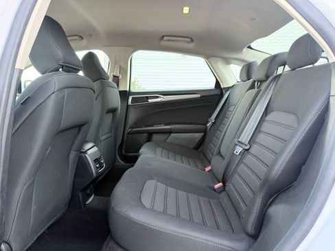 Used 2020 Ford Fusion SE FWD image 16