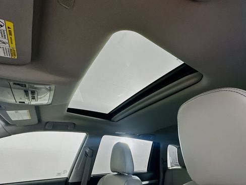 Used 2019 Toyota Highlander XLE image 27