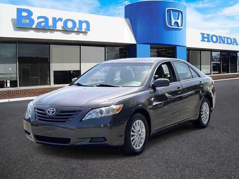 Used 2009 Toyota Camry FWD image 2