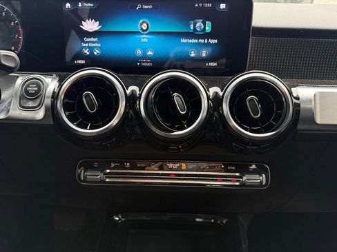 Used 2021 Mercedes-Benz GLB 250 4MATIC image 12