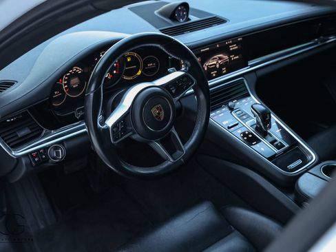 Used 2018 Porsche Panamera 4 AWD/4WD image 9