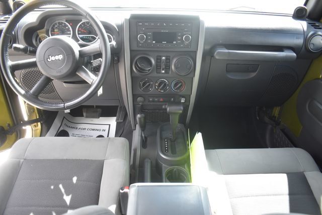 Used 2010 Jeep Wrangler Unlimited Rubicon AWD/4WD image 15