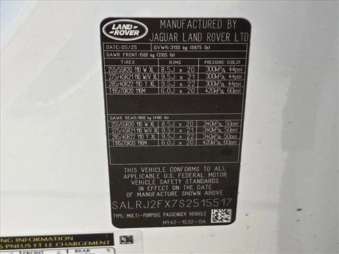 Certified 2025 Land Rover Discovery S AWD/4WD image 24