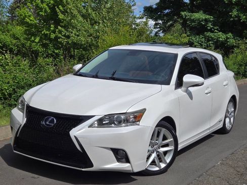 Used 2015 Lexus CT 200h w/ Navigation Package FWD image 5