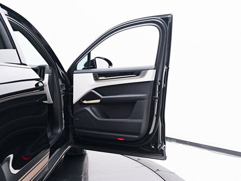 Used 2025 Porsche Cayenne GTS image 29
