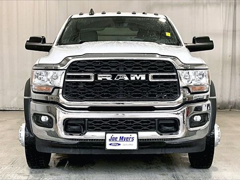 Used 2022 RAM 5500 Tradesman w/ Chrome Appearance Group AWD/4WD image 2