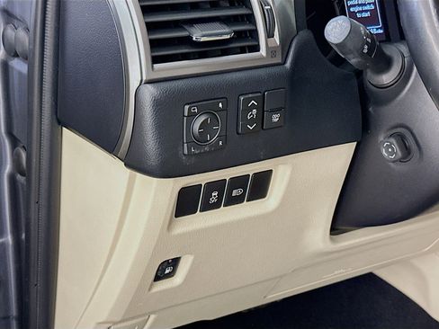 Used 2023 Lexus GX 460 Premium w/ Accessory Package image 17