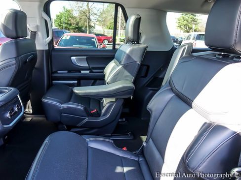 Used 2025 Ford Expedition Max Platinum AWD/4WD image 18